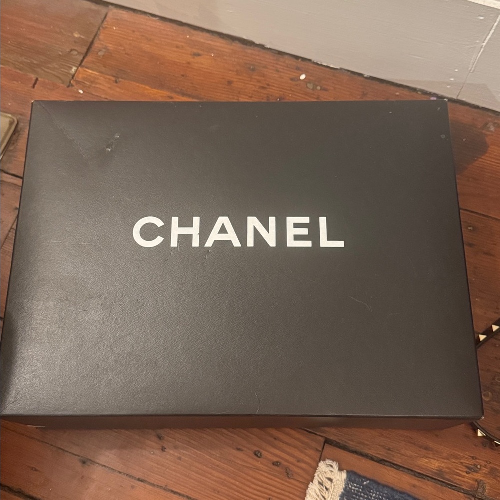 Chanel Black caviar quilted Jumbo single flap Shoulder Bag w Box & dust bag. - Picture 14 of 15